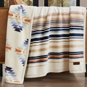 Pendleton Reversible Plush Throw 50 x 70 Savanna Stripe Polyester New